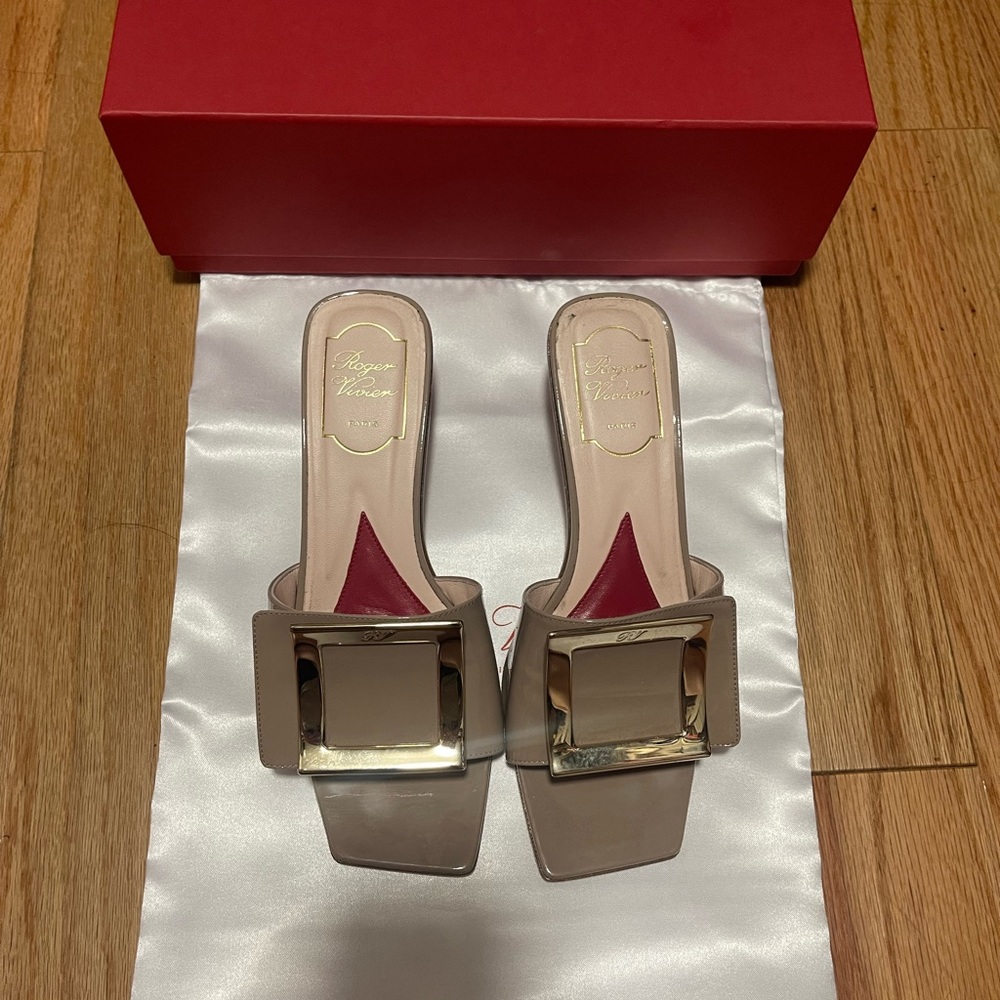 ROGER VIVIER
Leather mules
37.5 EU